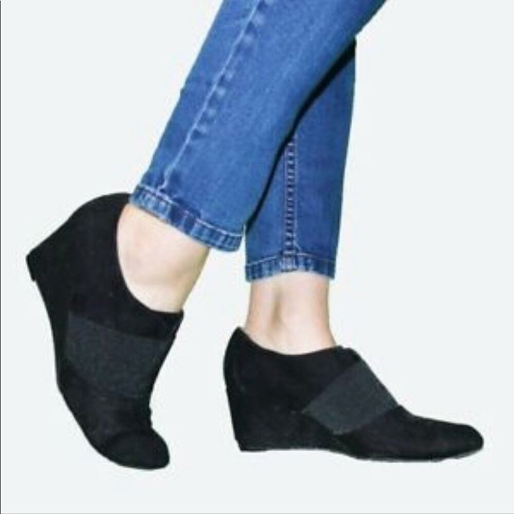 Tahari Sara Wedge Black Suede